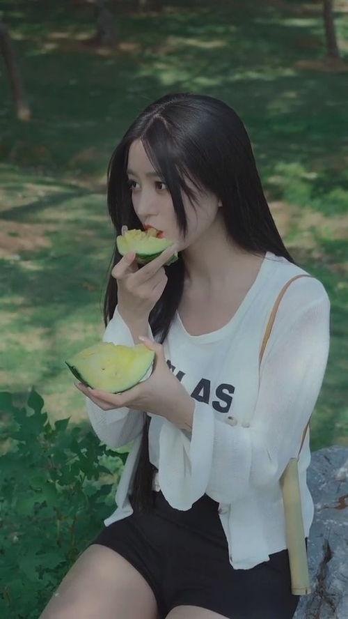 热门吃瓜美女,揭秘热门吃瓜美生的魅力风采