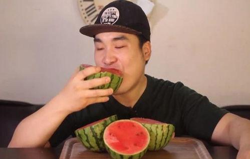 吃瓜网红情侣,网红情侣的甜蜜日常揭秘